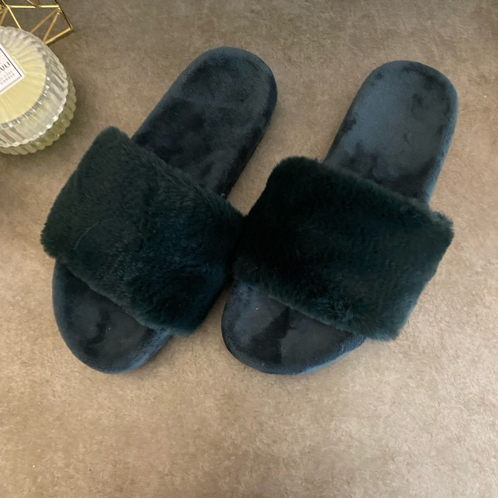 Emerald Green Fluffy Slides